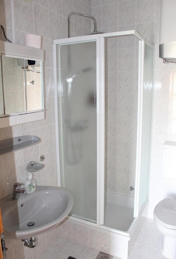 פרימוסטן Apartments Ada מראה חיצוני תמונה