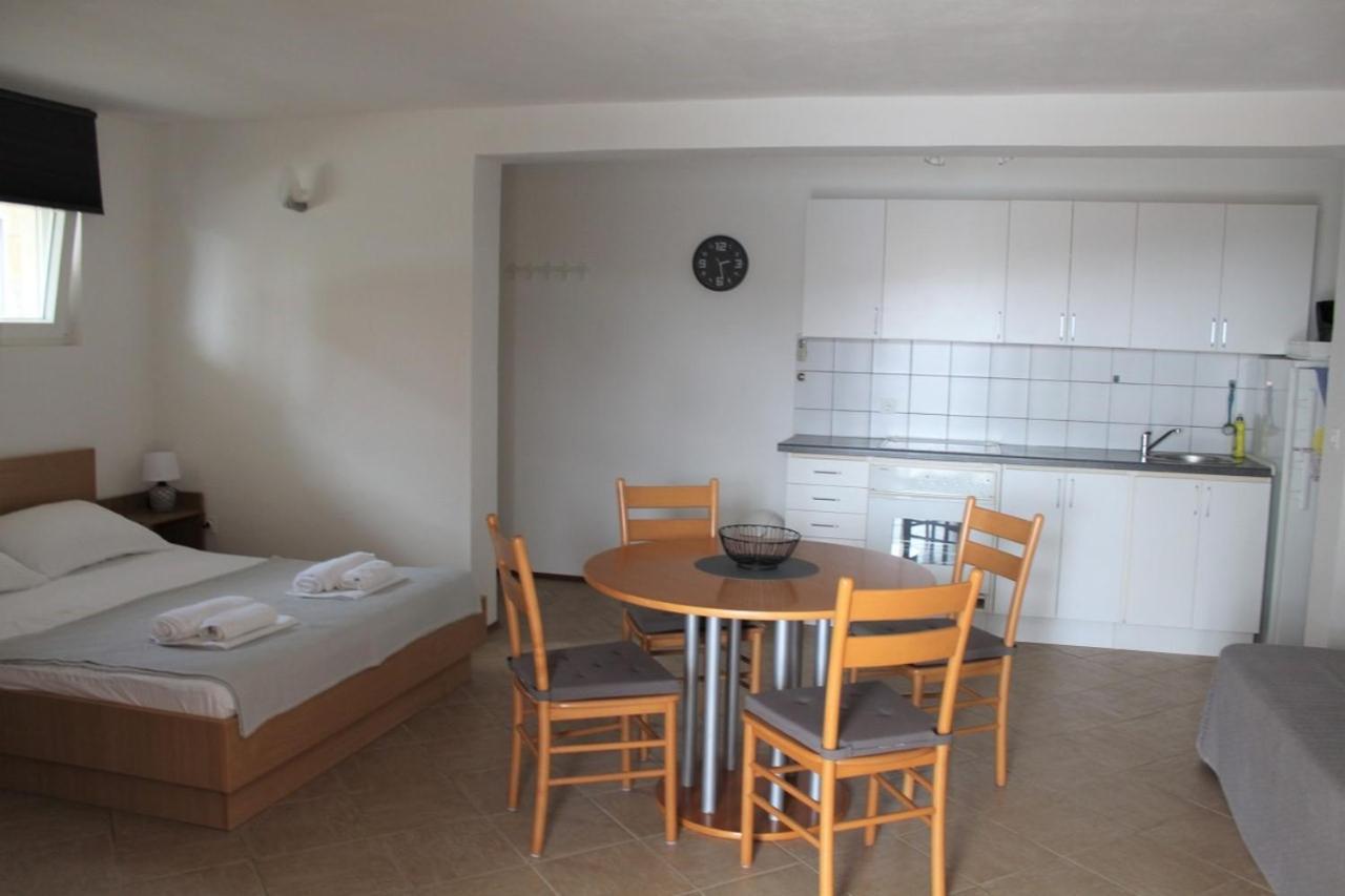 פרימוסטן Apartments Ada מראה חיצוני תמונה
